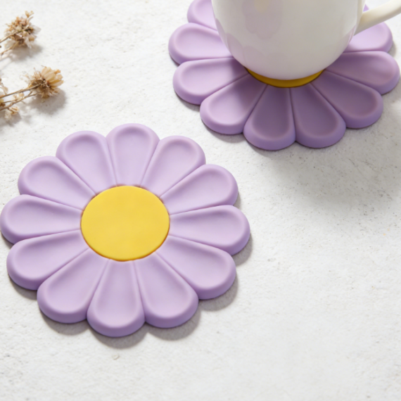 Flower-Shaped Silicone Heat Insulation Mats, 4-Pack, 6.7 inches, heat-resistant and non-slip, can be used as pot holders and coasters